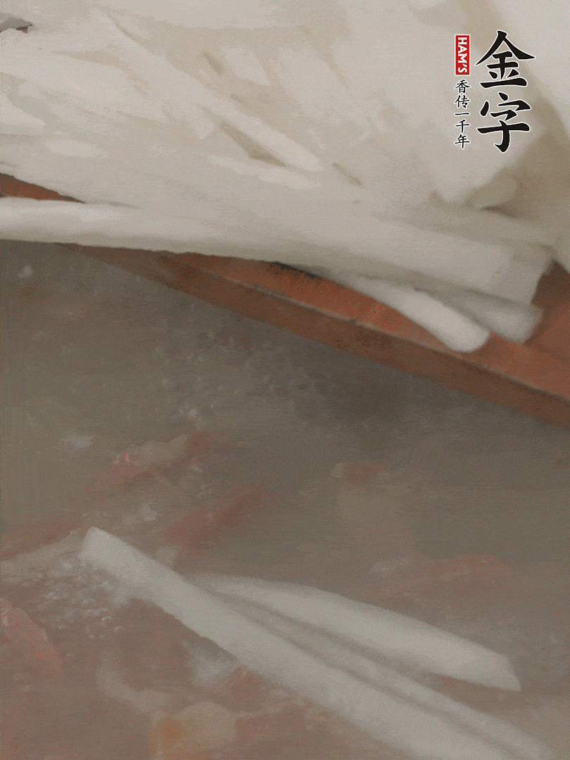放蘿卜絲，燉5分鐘。