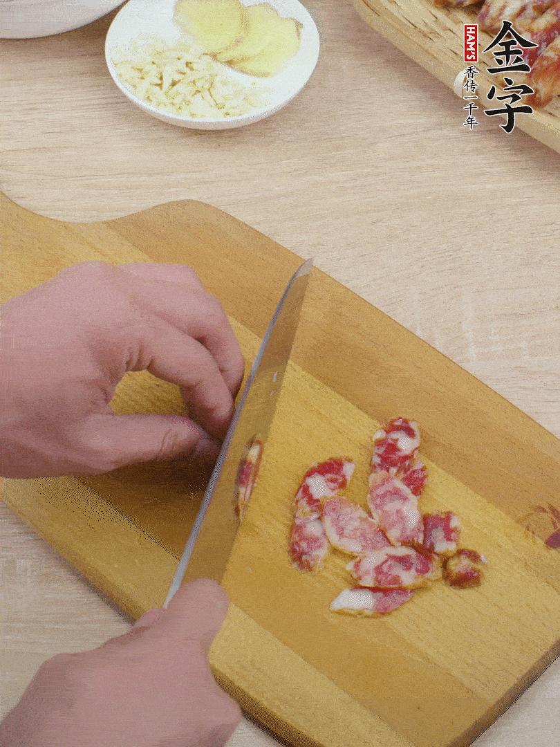 金字土香腸切片。