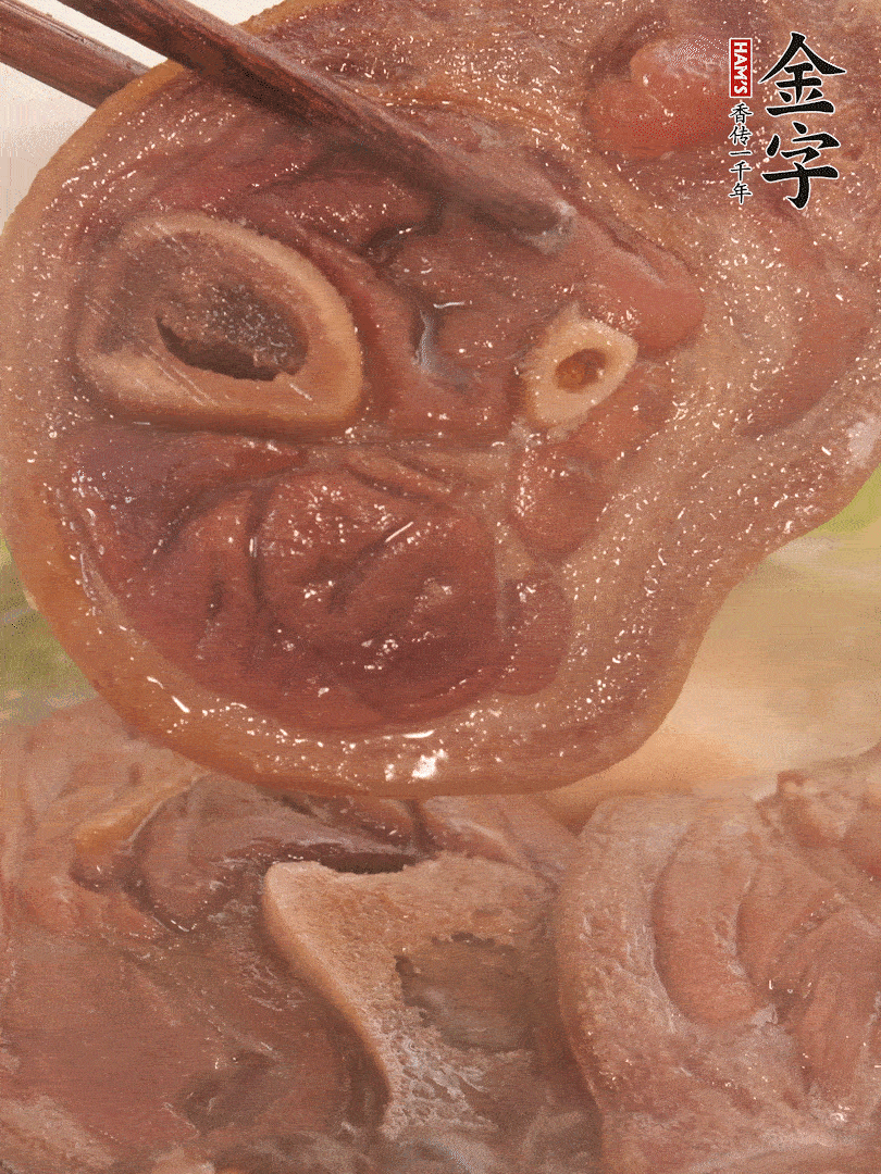 大火燒開(kāi)后，調(diào)成小火燜煮30分鐘，煮至蓮藕軟糯。
