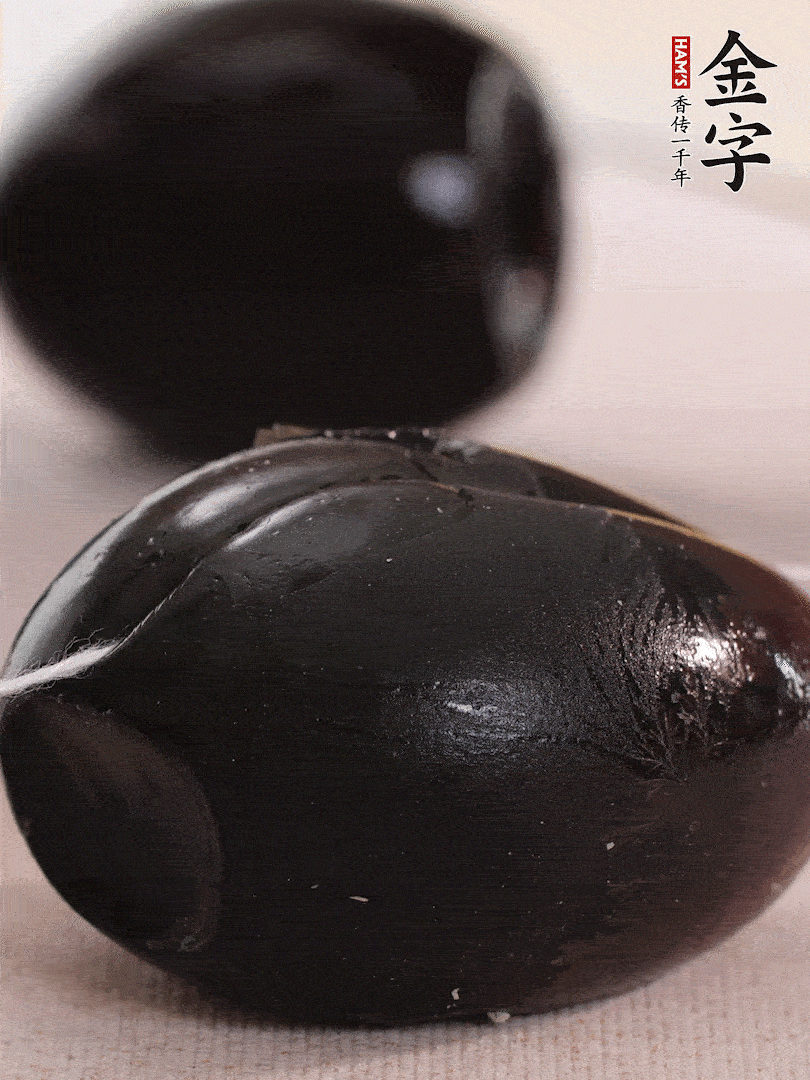 娃娃菜金針菇去跟洗凈，皮蛋改刀。
