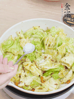 一點(diǎn)鹽、糖調(diào)味。