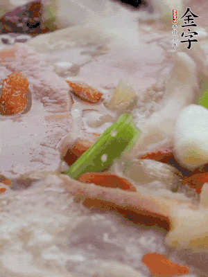 最后下枸杞、蒜白。