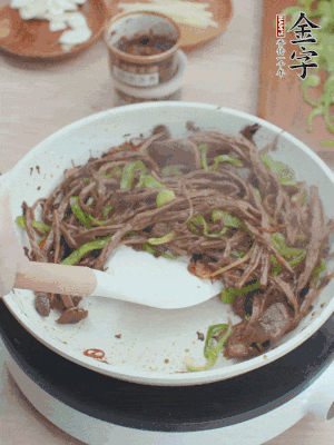 少許鹽調(diào)味。