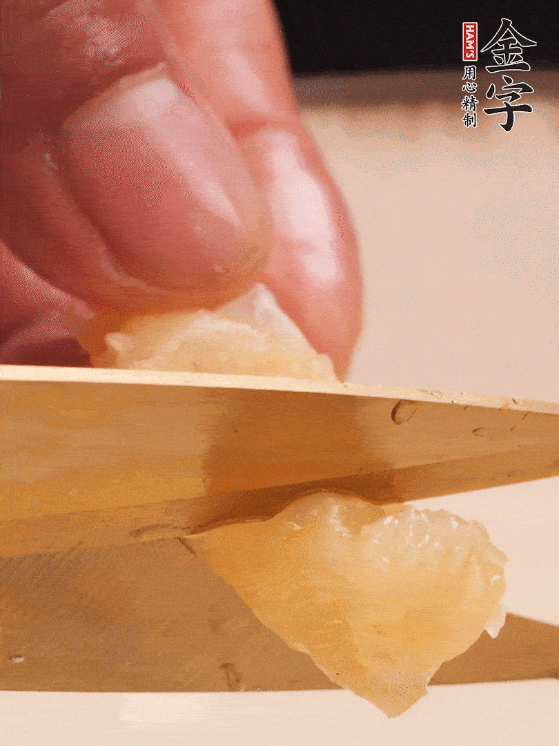 取出放入清水中，清洗表面，再剪成小段