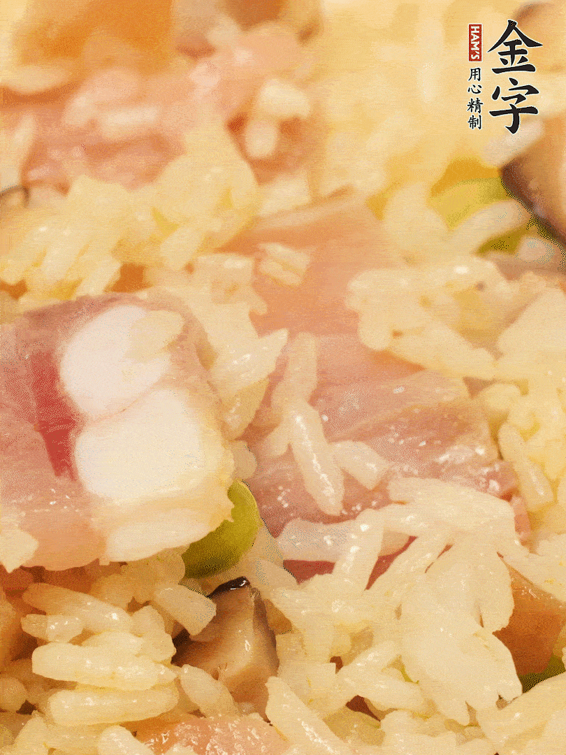 下米飯、蝦米繼續(xù)翻炒