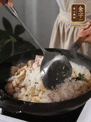 米飯煮熟后，拌入薺菜