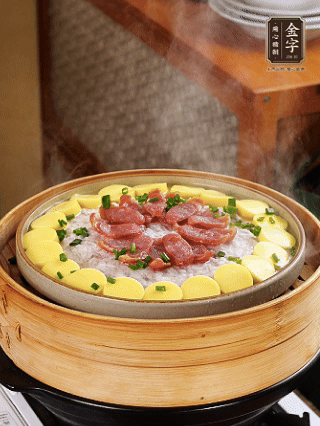 最后蔥花點(diǎn)綴。